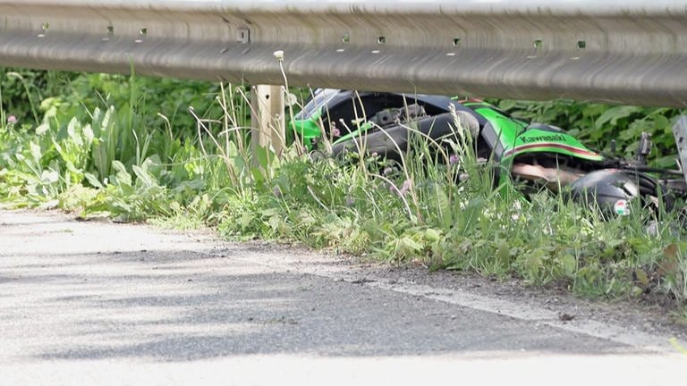 Ein 19-Jähriger stirbt bei einem tödlichen Motorradunfall bei Wincheringen